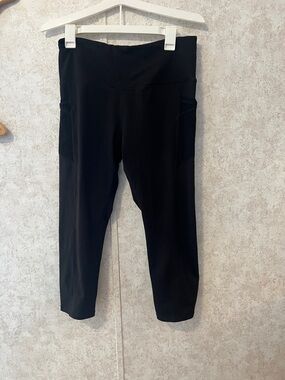 Galam High-Rise Capri Leggings with Side Pockets — Black- Size L